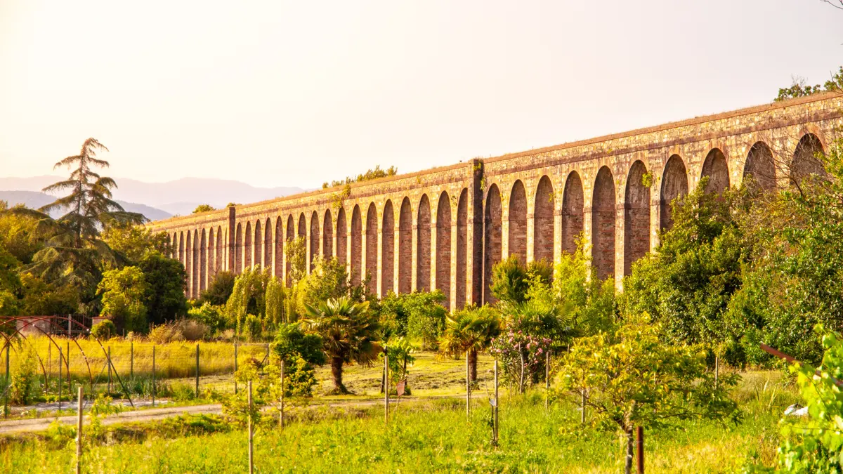 Nottolini Aqueduct in Lucca, Summer Holidays in Tuscany