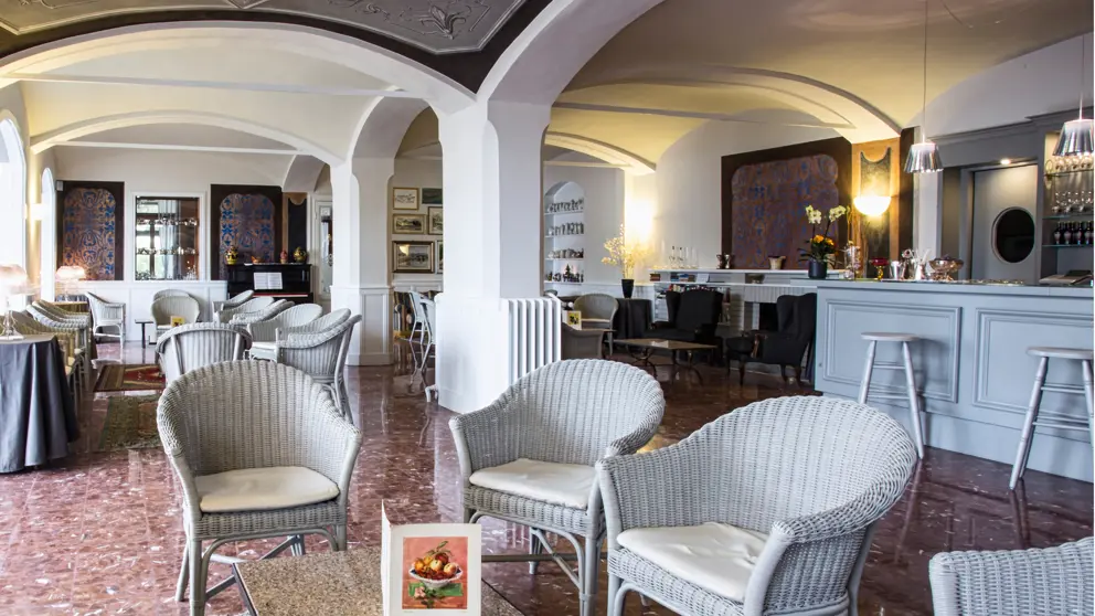 Hotel Beau Rivage Lake Maggiore Bar Area [4]