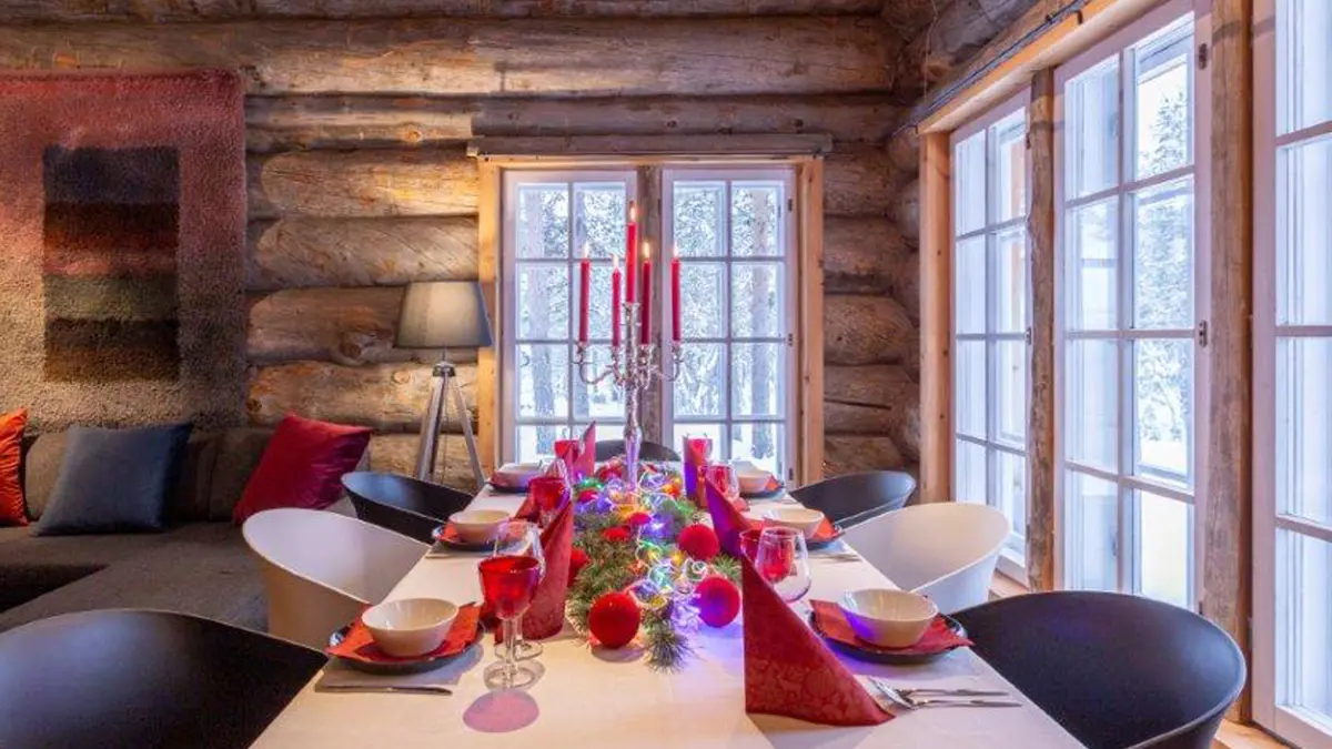 Kuukkeli Log Cabins Saariselka Hirvas Suite Dining Table