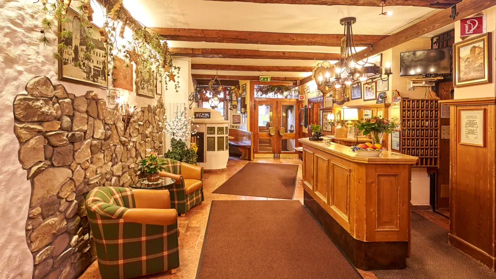 Hotel Lebzelter Zell Am See Reception [2]