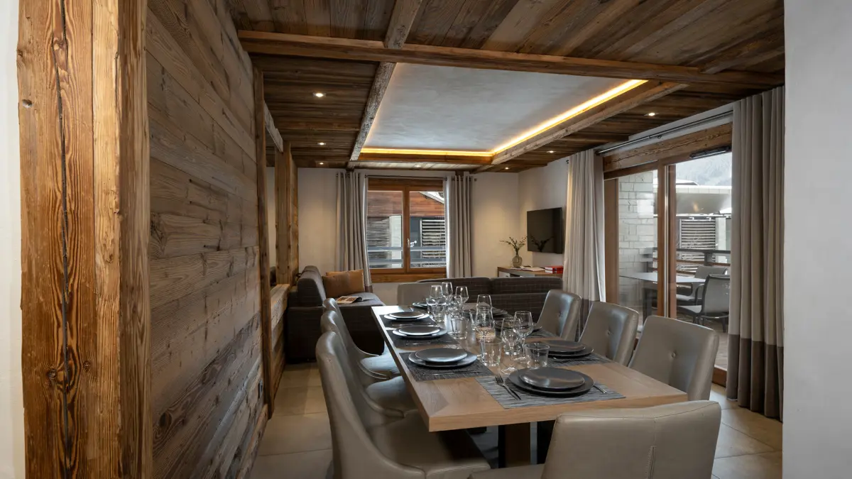 Residence Cristal De Jade Chamonix Three Bedroom Apartment Dining Area