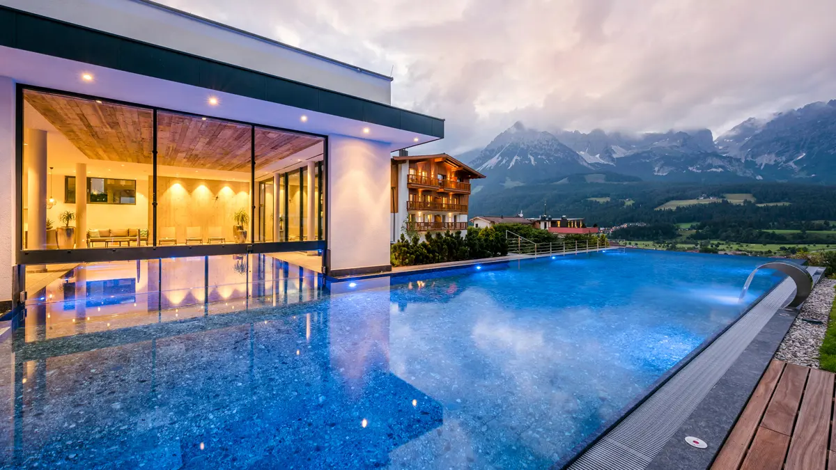 Hotel Der Bar Ellmau Infinity Pool In The Evening