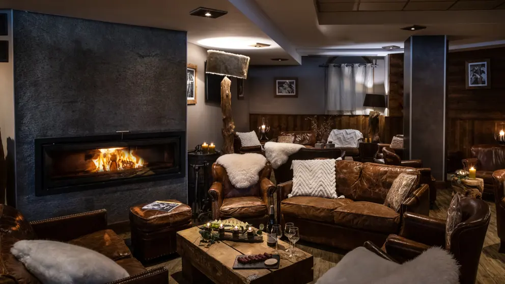 Hotel Ski Lodge Val d'Isere bar & lounge area