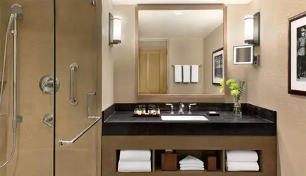 Fairmont room bathroom