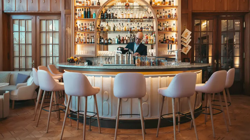 Hotel Montana Lucerne Louis Bar [7]