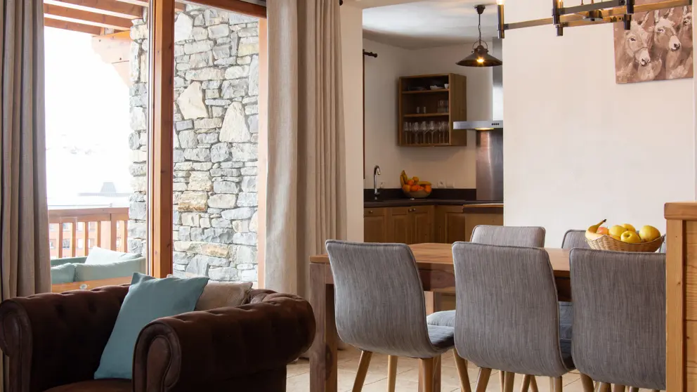 Chalet Noella Val Thorens Dining Area 2 [8]