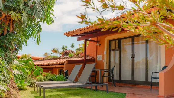 Side sea view studio terrace