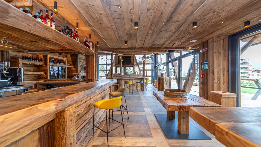 Inghams Italy Via Lattea Sauze D'oulx Hotel Avalanche Bar (6) [5]