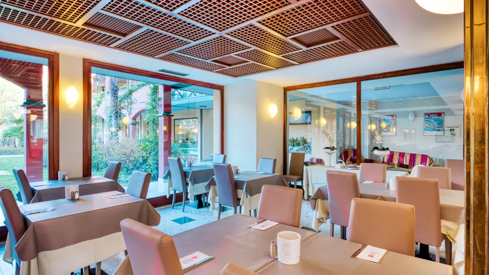 Park Hotel Gritti, Bardolino, Lake Garda, Breakfast Room [2]
