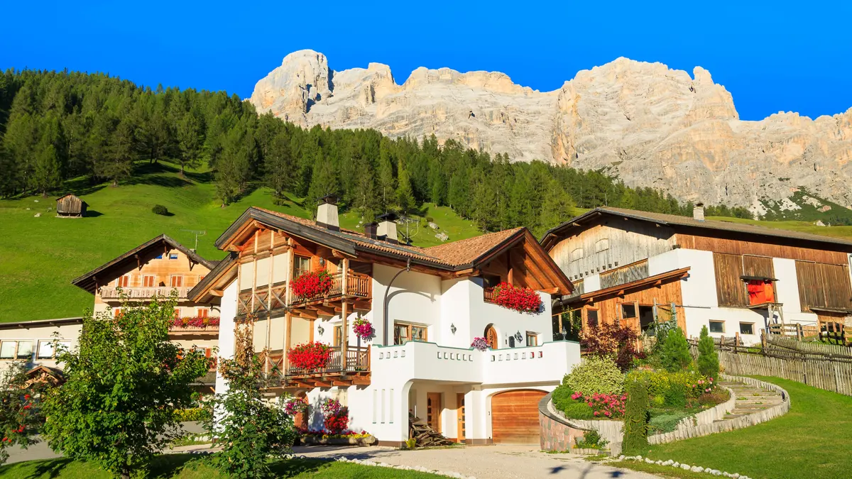 San Cassiano, Summer Holidays in Italy, Walking