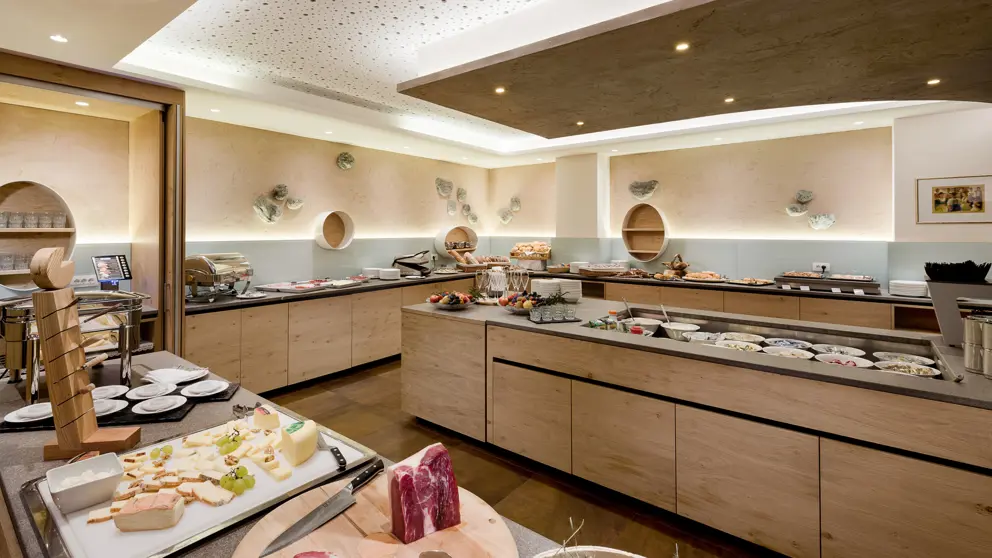 Inghams Italy Dolomites San Cassiano Hotel Diamant Buffet 2 [3]