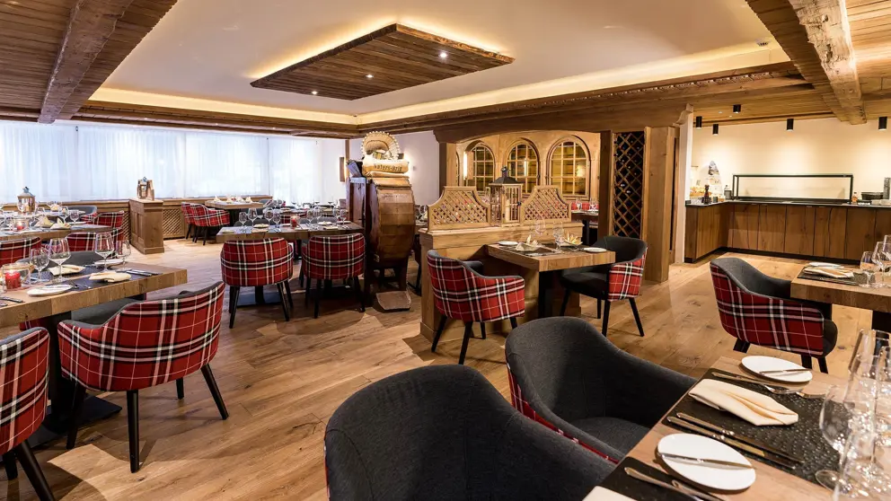 Hotel Butterfly Zermatt Restaurant Dining [1]