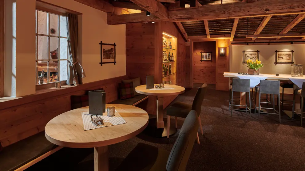 Hotel Alpenrose Wengen Restaurant Interior [8]