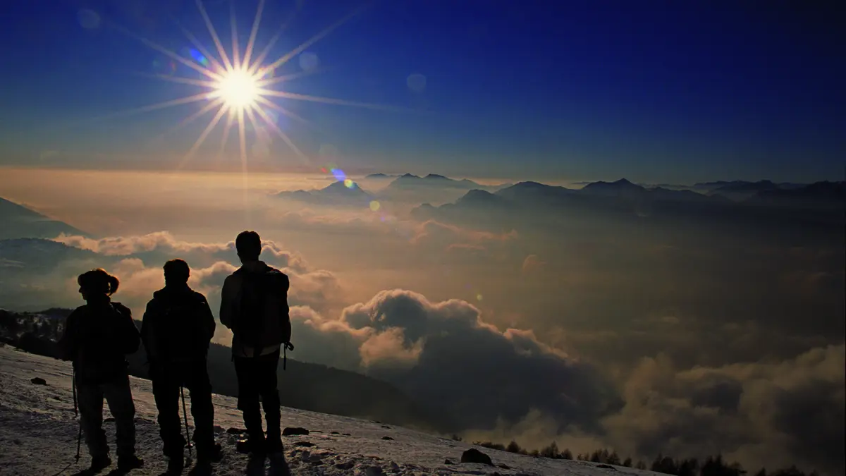 Escursionisti Sul Monte Stivo Nordic Walking Veduta Del Lago Di Garda Al Tramonto Ph.M.Simonini