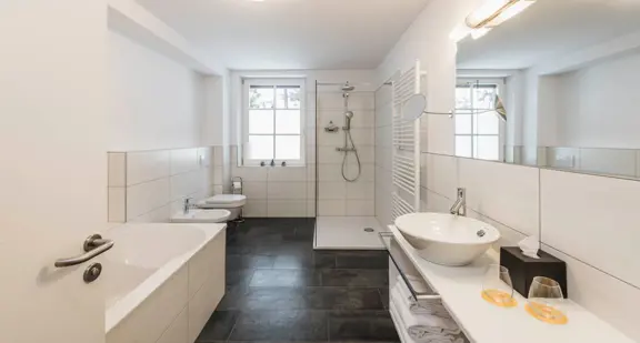 Paradiso junior suite bathroom