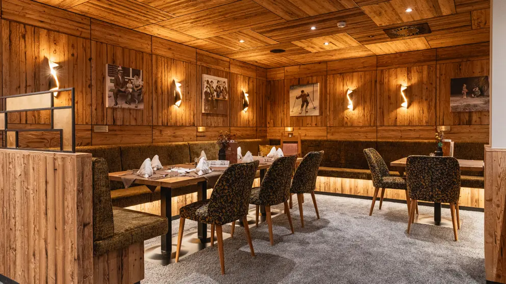 Hotel Hochfilzer Ellmau Dining Area [3]