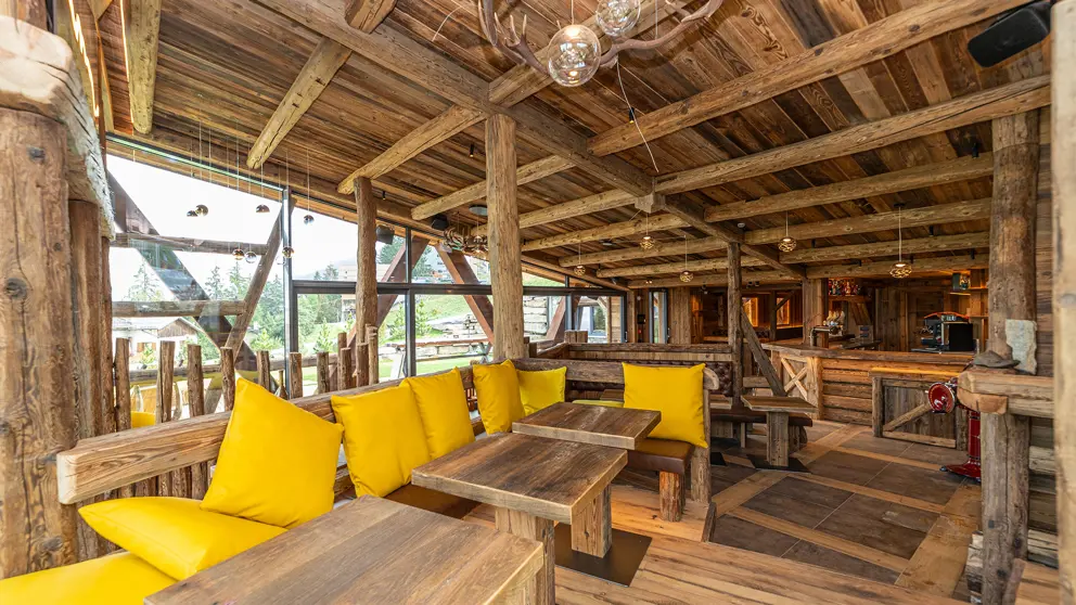 Inghams Italy Via Lattea Sauze D'oulx Hotel Avalanche Bar (1) [1]