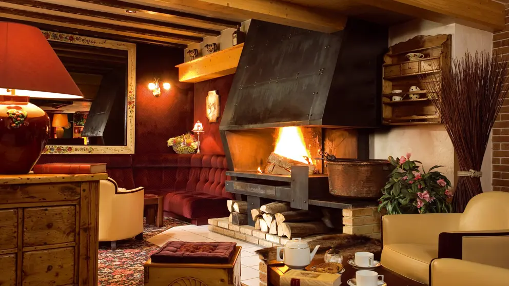 Hotel Les Melezes Les Deux Alpes Lounge And Fireplace [3]