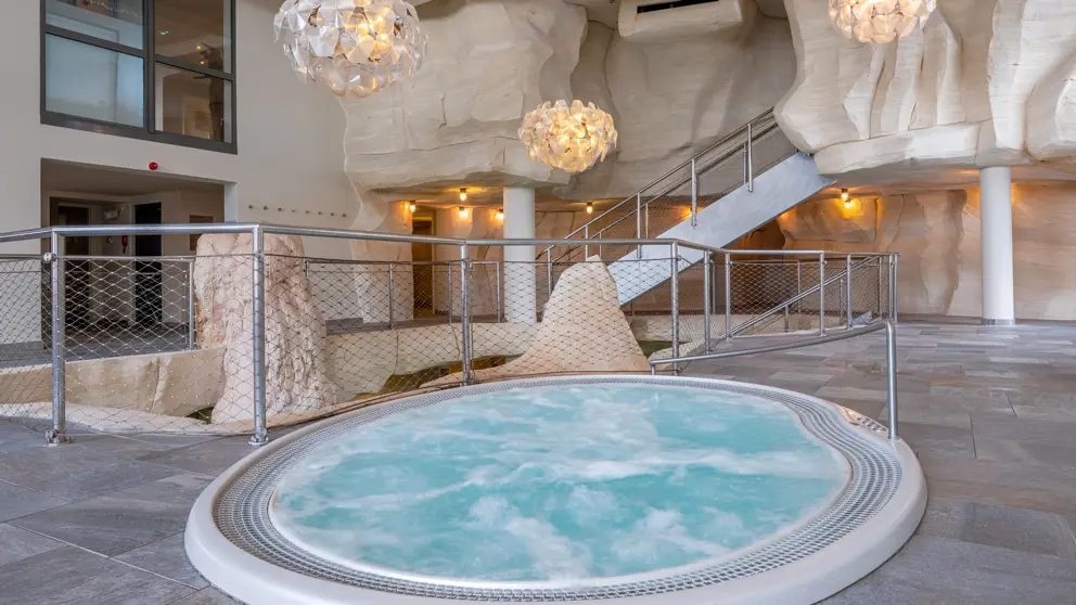 Arc 1950 Le Village Apartments Les Arcs Wellness Area Jacuzzi [8]
