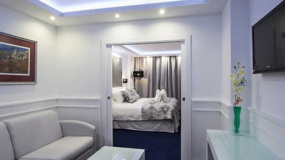 Hotel Princesa Parc Excellence Example Jacuzzi Suite [4]