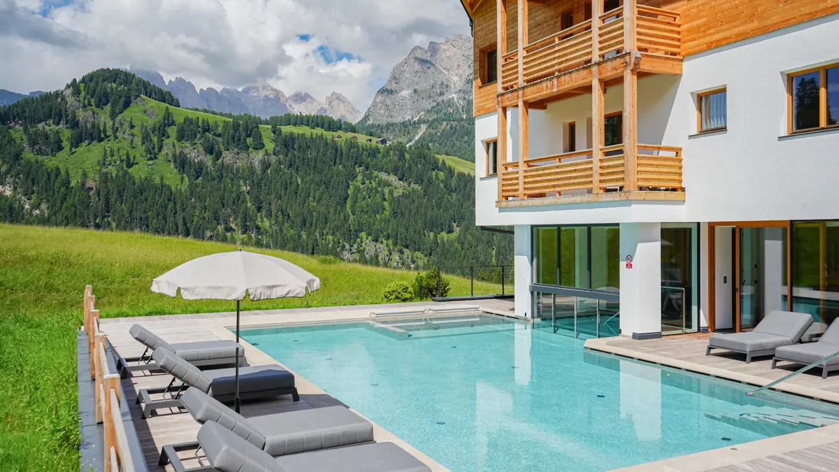 Hotel Pozzamanigoni Selva Outdoor Pool (1)