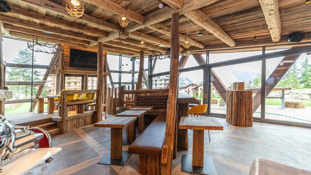 Inghams Italy Via Lattea Sauze D'oulx Hotel Avalanche Bar (8) [6]