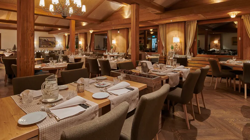 Hotel Alpenrose Wengen Seating Area Restaurant [6]