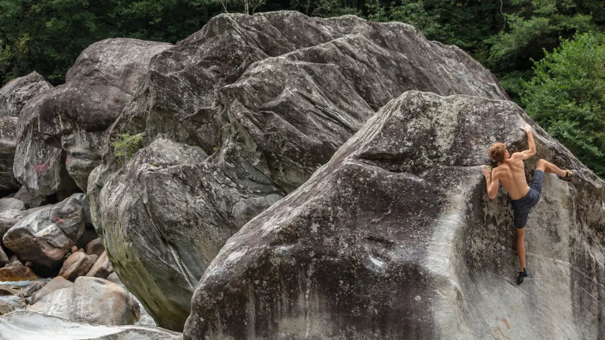 Bouldering Climbing Ascona Switzerland(© Ascona Locarno Tourism Foto Alessio Pizzicannella)