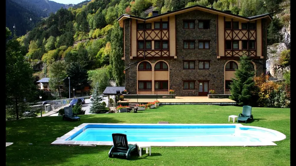 Hotel Xalet Verdu Arinsal Outdoor Pool open selected months [1]