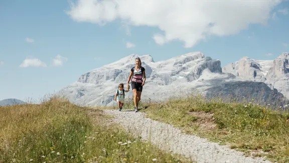 Family walking trails (copyright: Alex Moling)