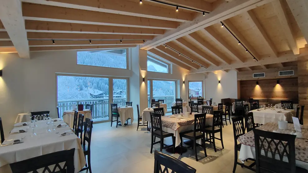 Inghams Italy Madonna Di Campiglio Hotel Ideal Restaurant 2 [1]