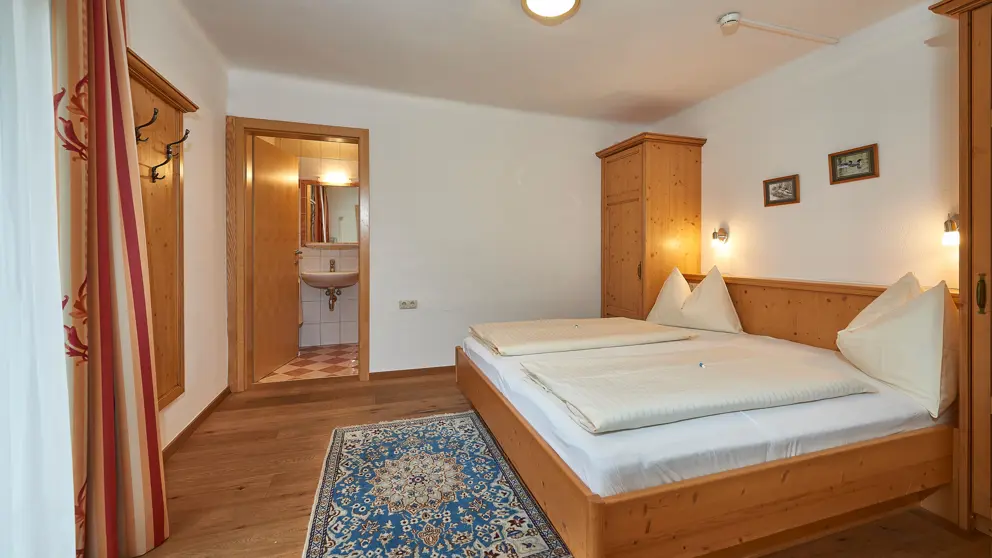 Gardenhotel Daxer Zell Am See A2 Classic Double Room [4]