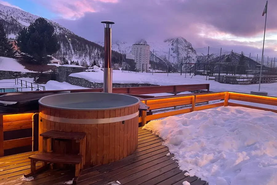 Inghams Italy Milky Way Grand Hotel Sestriere Hottub (1)