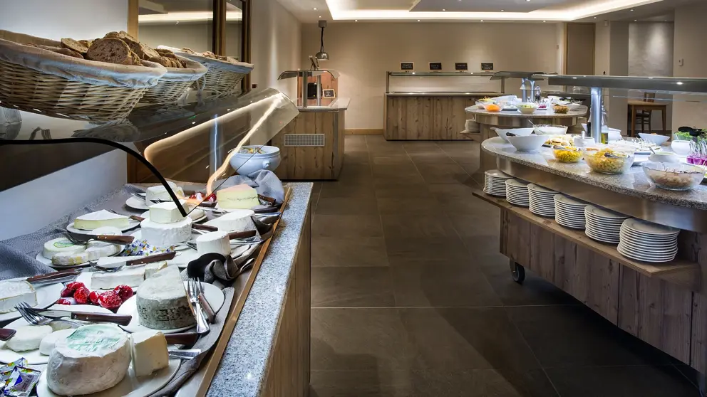 Hotel Alpen Roc La Clusaz Restaurant Buffet 2 [6]