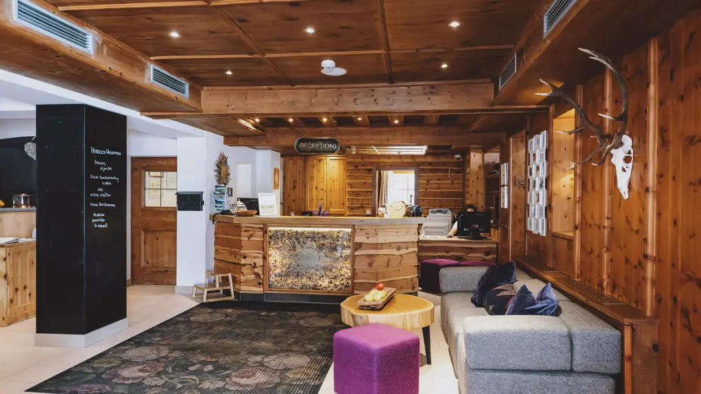 Hotel Sonne Saalbach Reception [2]