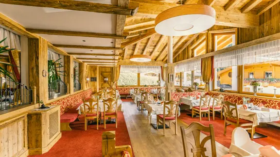 Hotel Alphof Alpbach Dining Room 2