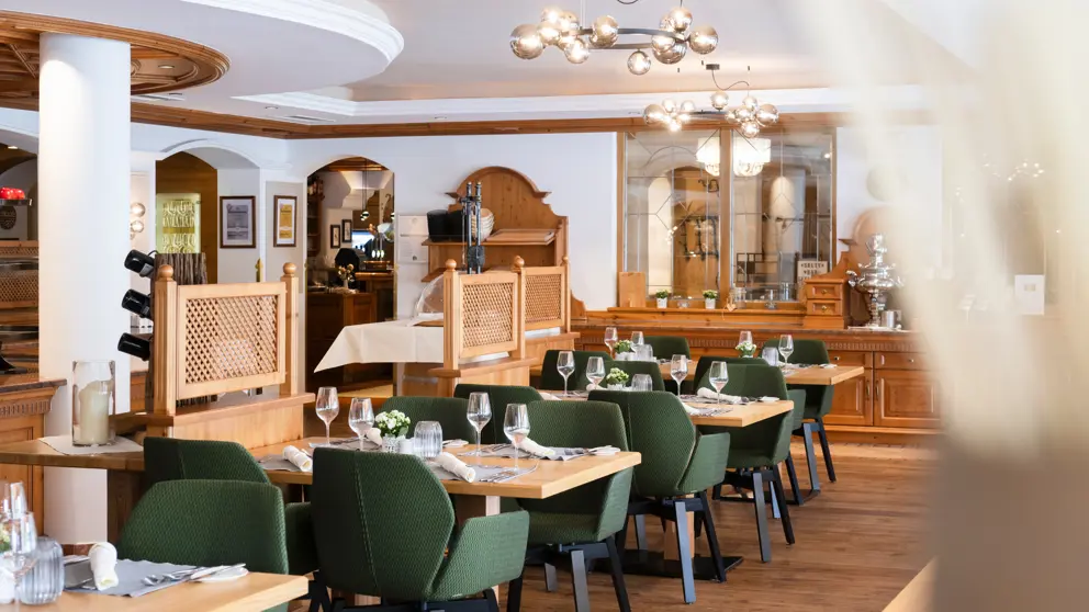 Hotel Stubaierhof Neustift Dining Area Copyright Chris Hasibeder [5]
