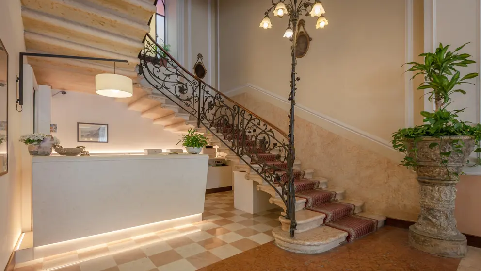 Hotel Excelsior Splendide Bellagio Reception [3]