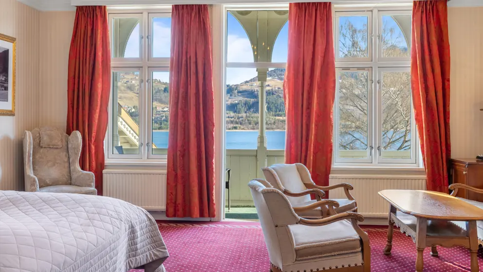 Fleischers Hotel, Voss - Historic Lake View Bedroom [2]