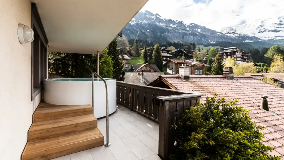 Hotel Caprice Wengen Outdoor Whirlpool [5]