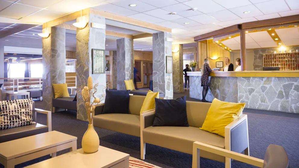 Hotel Les Bergers Alpe D'huez Reception [5]
