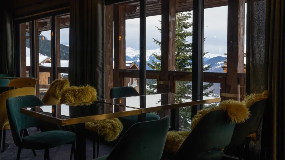 Hotel Fahrenheit Seven Courchevel La Cheminee Restaurant [4]