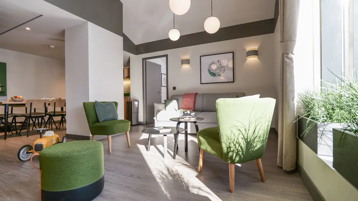 Hotel Plan B Decor