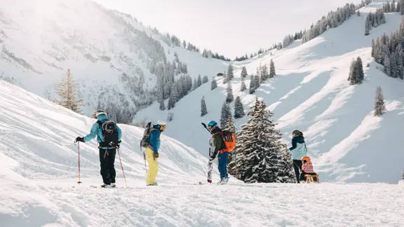 Winter Sports Family Snow Mountains©Phil Wenger