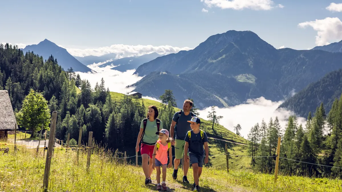 Pertisau Family Walk In Naturpark Karwendel Region Achensee Copyright Achensee Tourismus
