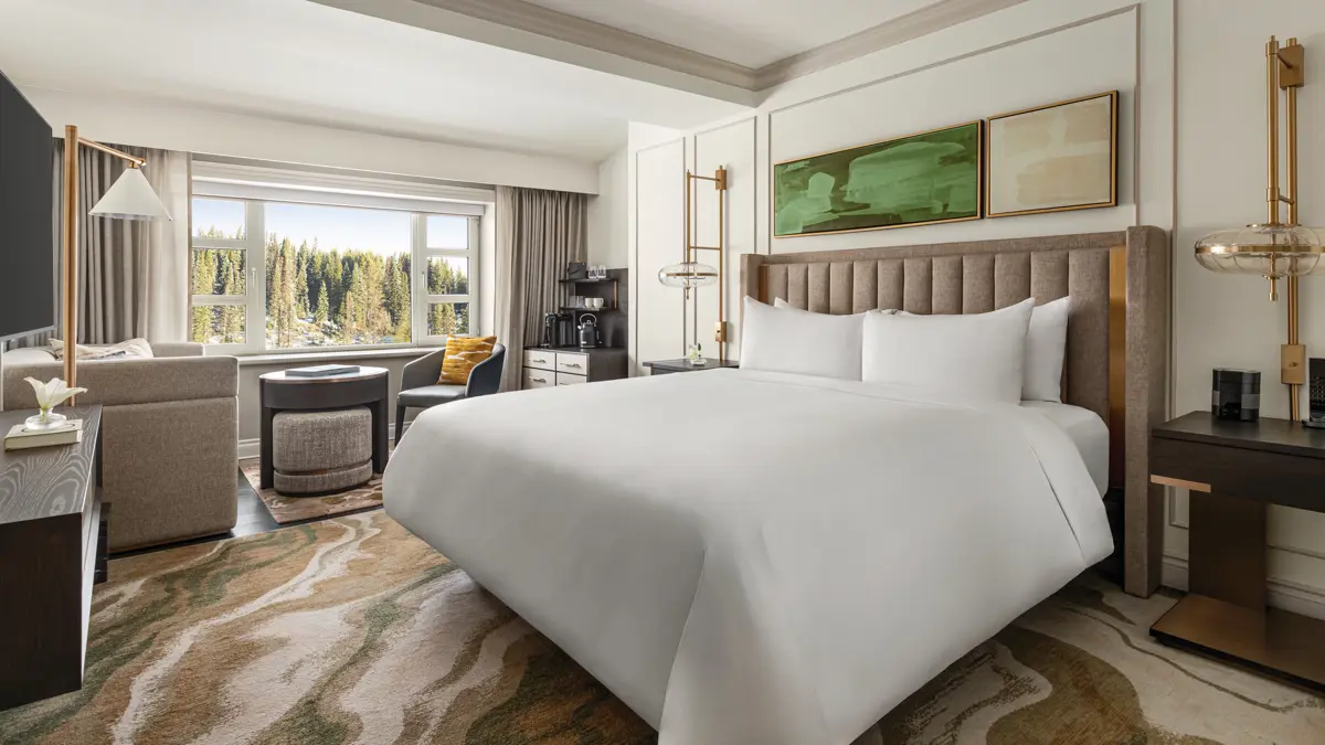 Fairmont Chateau Lake Louise Deluxe Lakeview Room