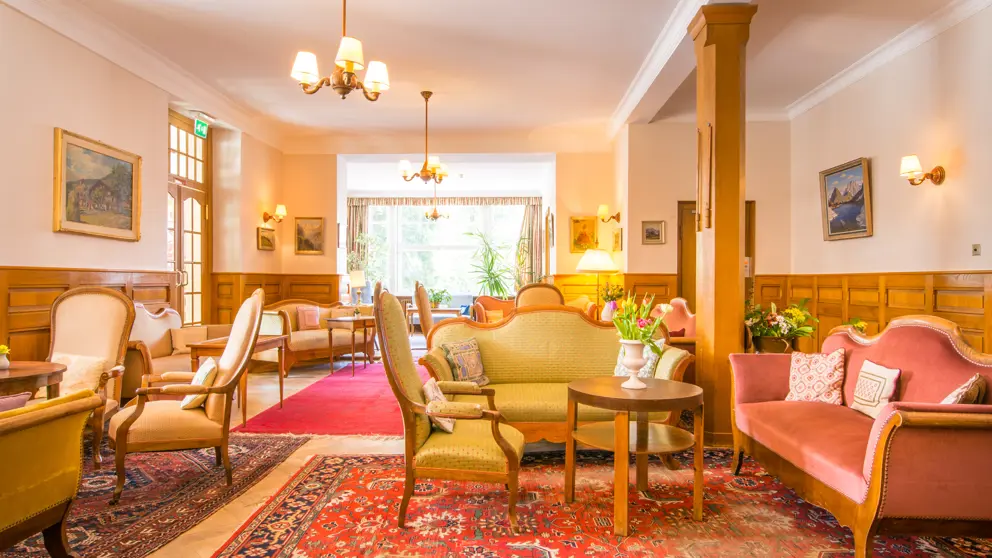 Hotel Falken Wengen Lounge [2]
