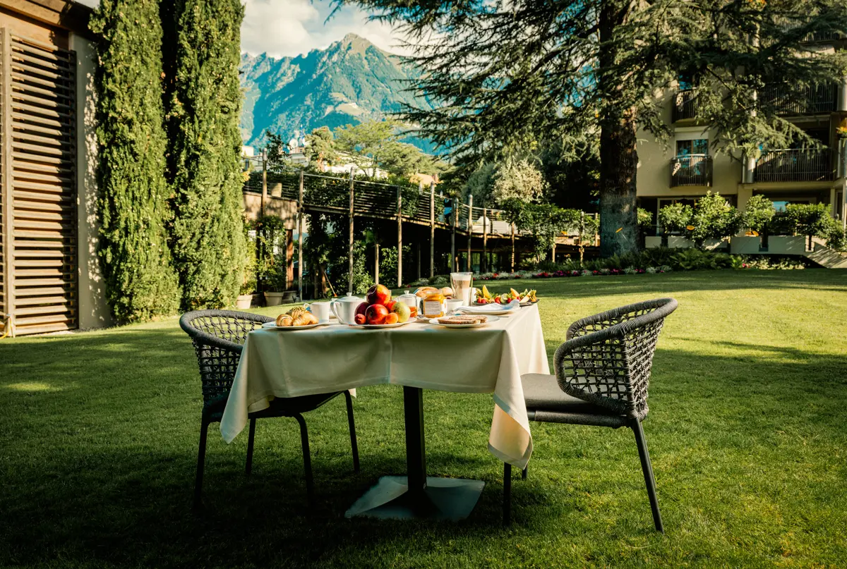 Park Hotel Mignon, Merano, Breakfast in the Garden