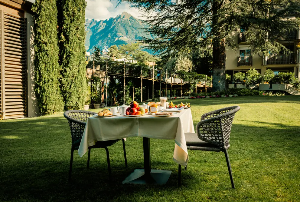 Park Hotel Mignon, Merano, Breakfast in the Garden
