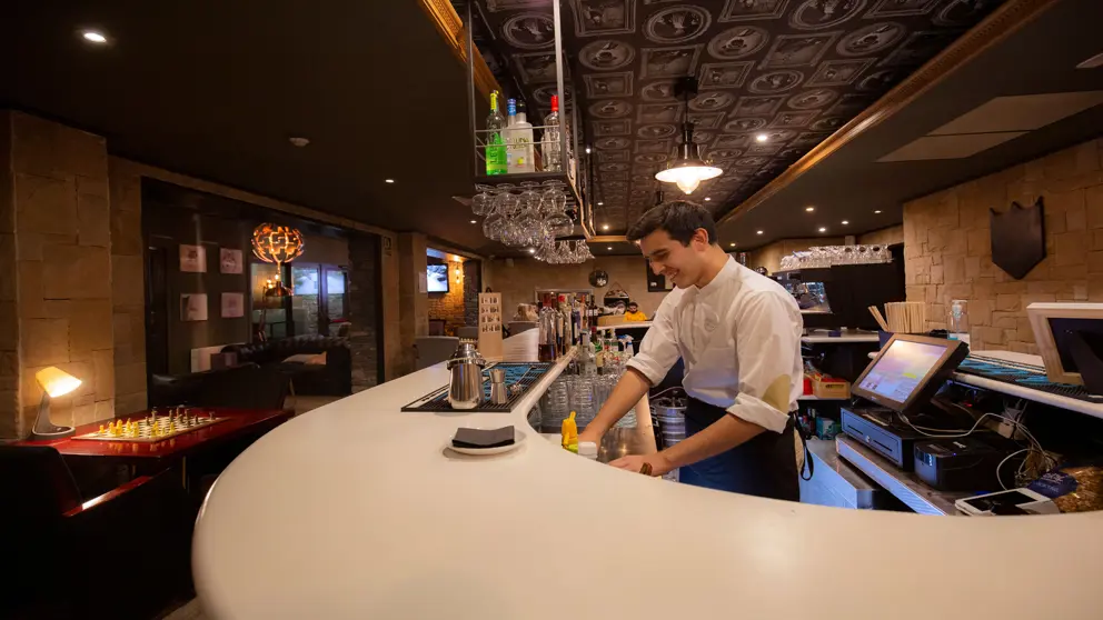 Hotel Camellot bar [5]